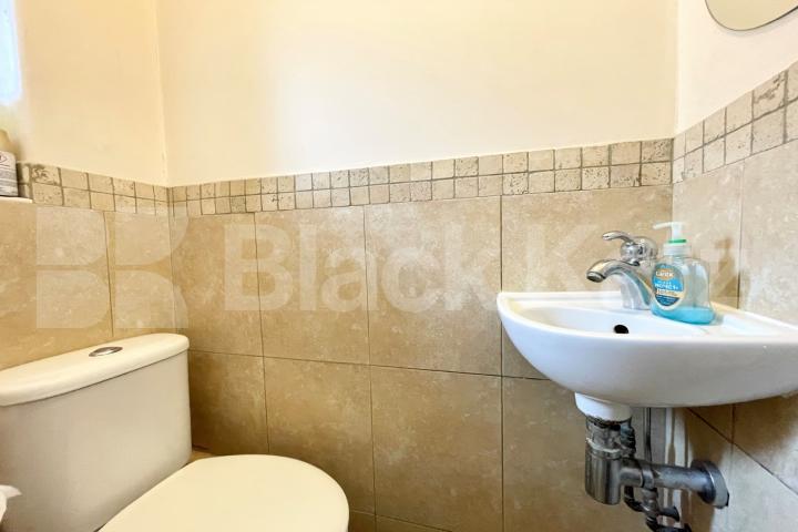 Superbly located to either London Bridge or Borough  Long Lane , Borough / London Bridge